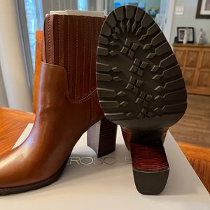 Brand New Mid Brown Leather Aerosoles booties